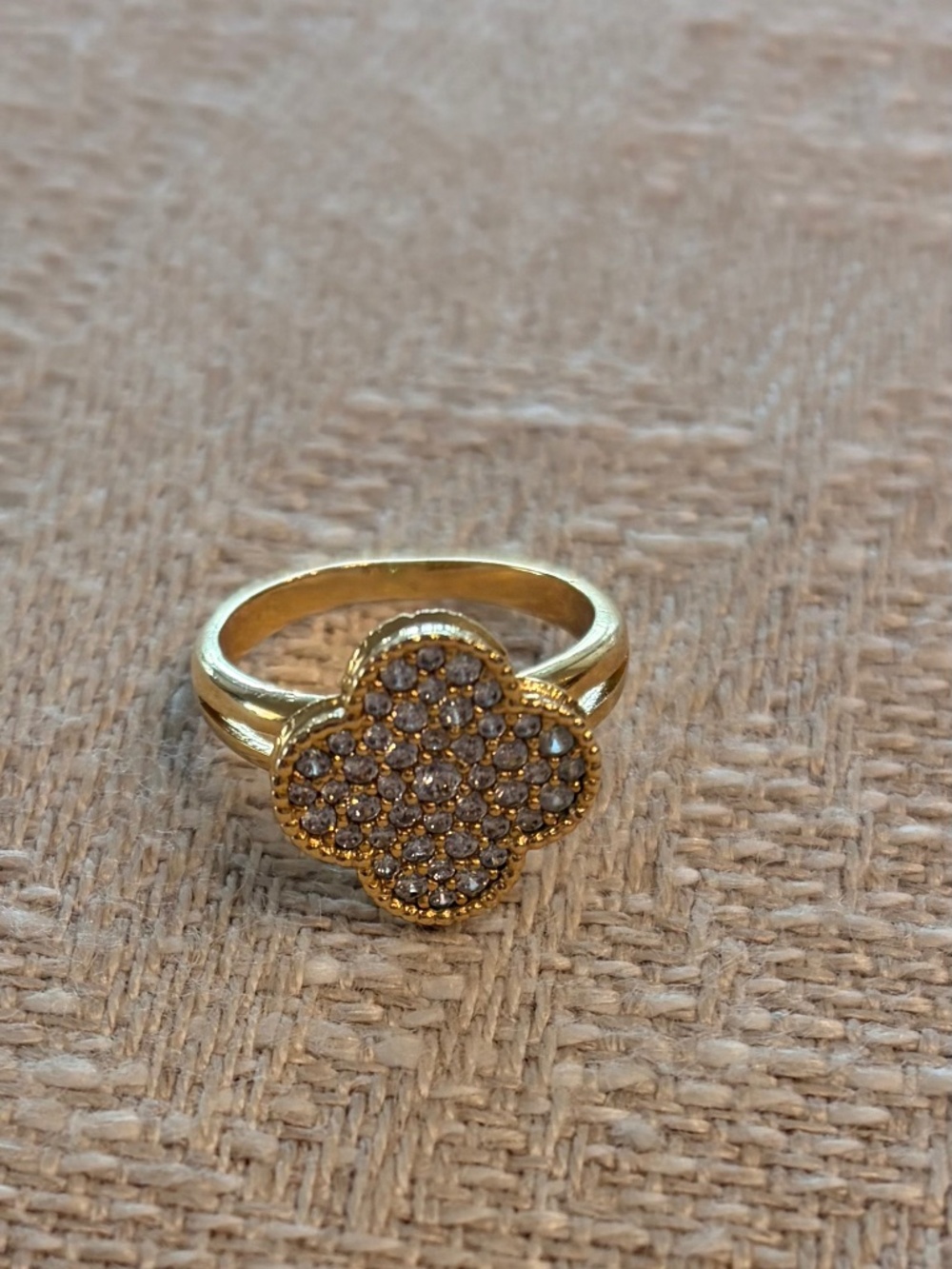 Costume flower ring